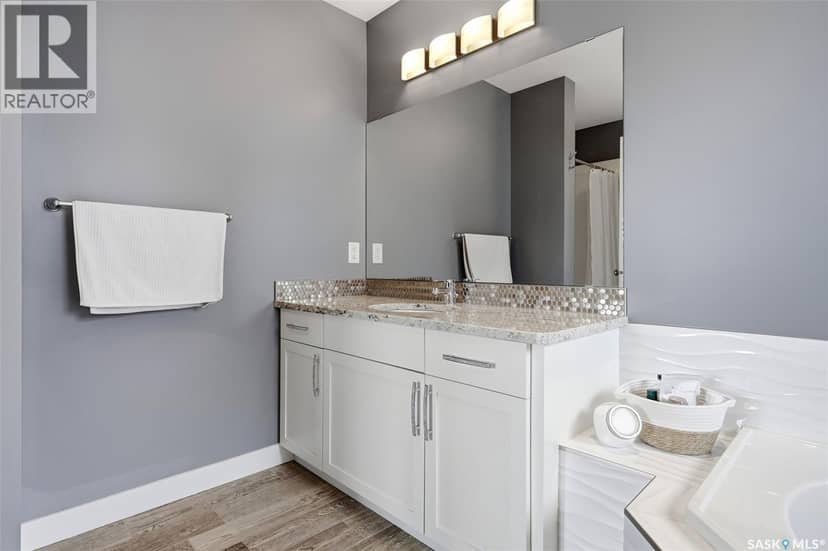 8933 Kestral DRIVE — photo 31 of 40