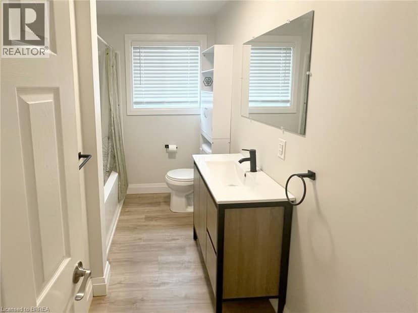 75 HENDERSON Avenue, Brantford, photo 7