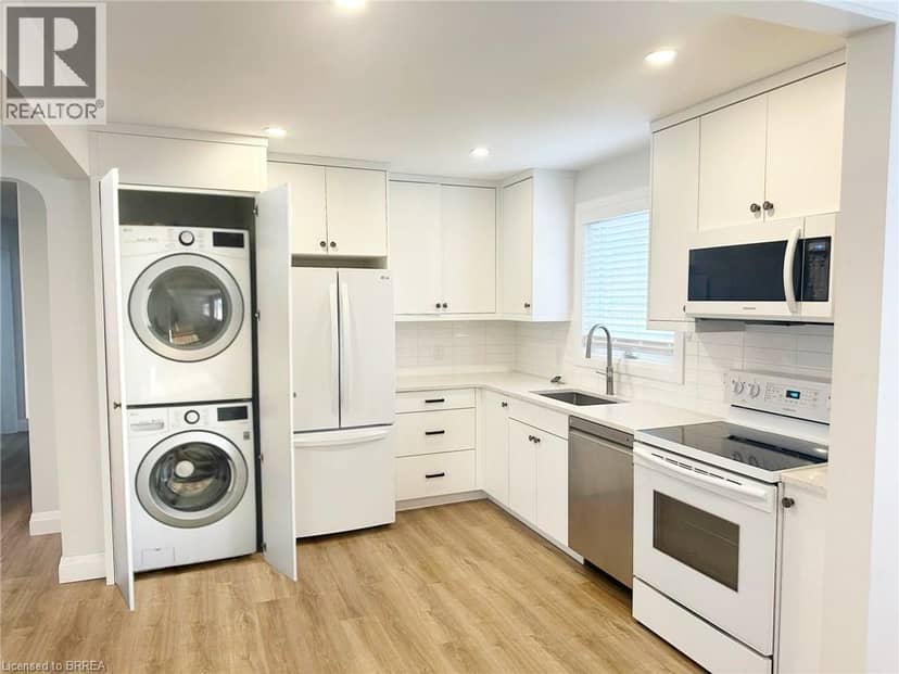 75 HENDERSON Avenue, Brantford, photo 8