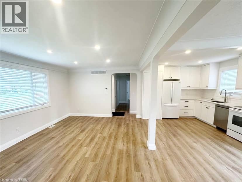 75 HENDERSON Avenue — photo 9 of 29