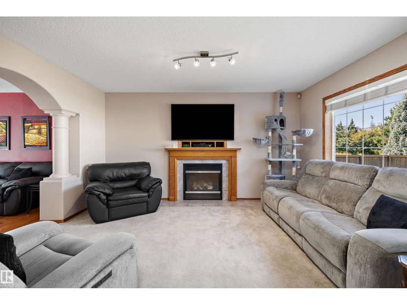 438 Hodgson Bv NW — photo 12 of 40