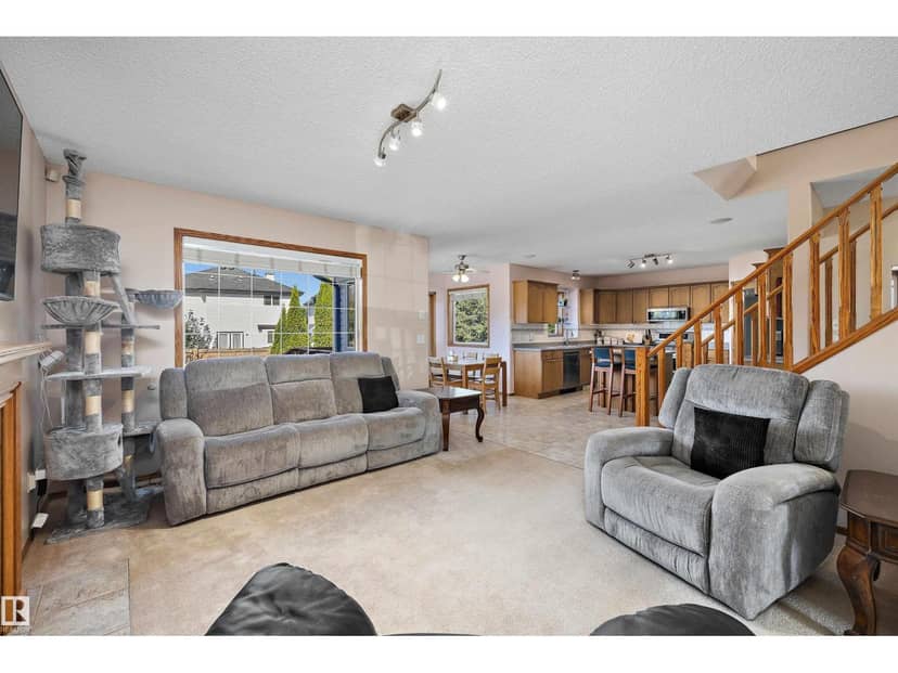 438 Hodgson Bv NW — photo 13 of 40