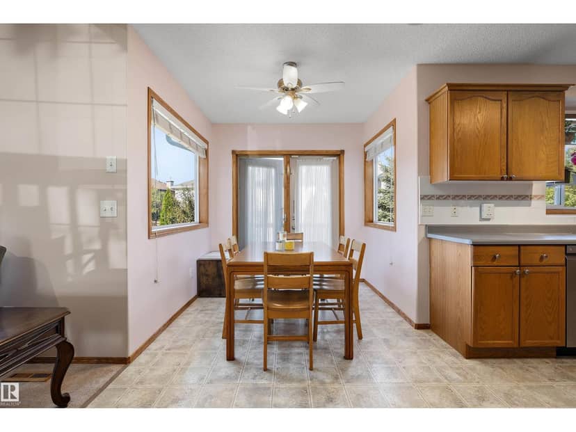 438 Hodgson Bv NW — photo 15 of 40