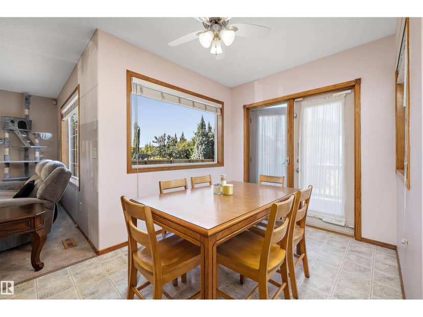 438 Hodgson Bv NW — photo 16 of 40