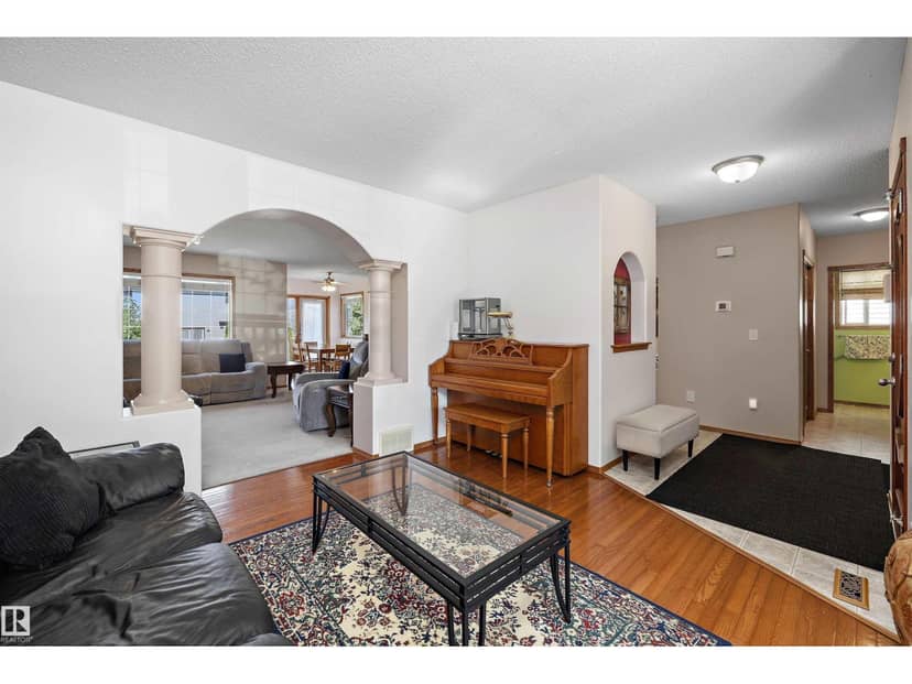 438 Hodgson Bv NW — photo 9 of 40