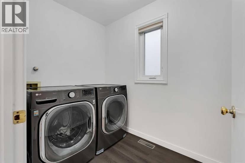 225 Riverwood Close SE — photo 18 of 40