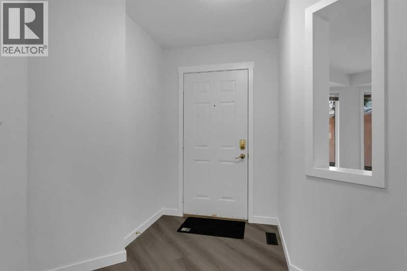 225 Riverwood Close SE, Calgary, photo 2