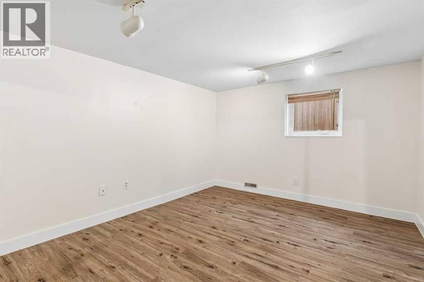 1644 16 Street SE — photo 31 of 40