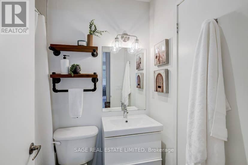 204 - 747 Queen Street E — photo 21 of 32