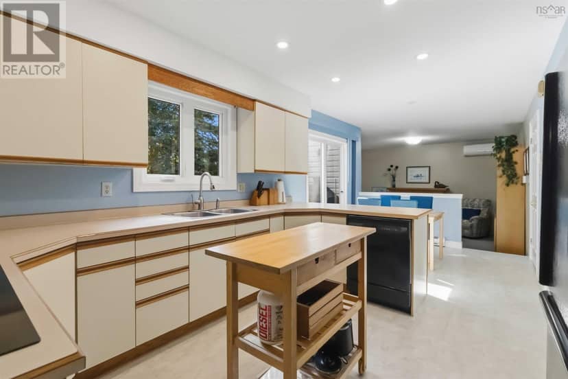 32 Bow Street — photo 11 of 32