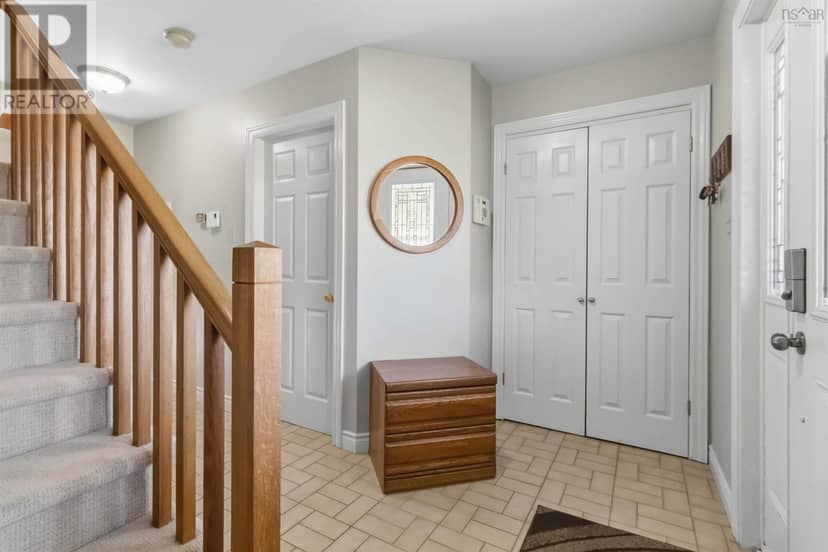 32 Bow Street, Dartmouth, photo 3