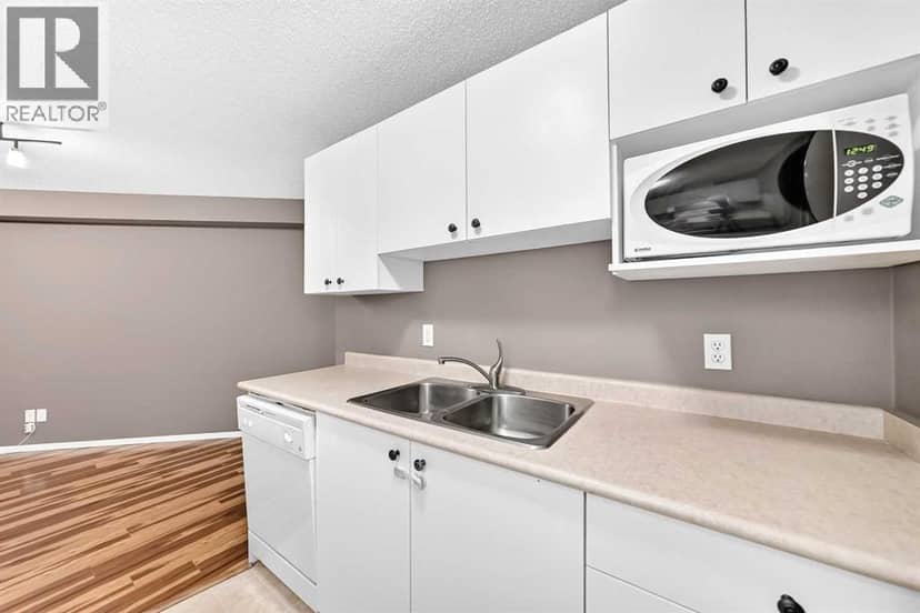 5208A, 604 8 Street SW — photo 9 of 40