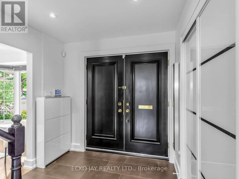 22 Meadowglade Crescent, Toronto, photo 7