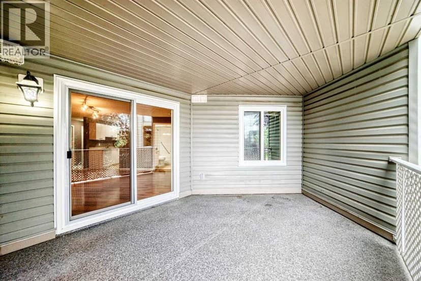 5208A, 604 8 Street SW — photo 17 of 40