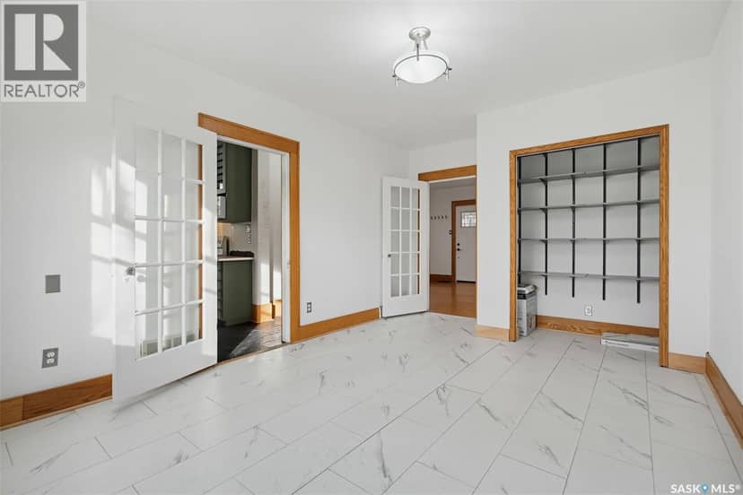 615 Clarence AVENUE S — photo 9 of 40