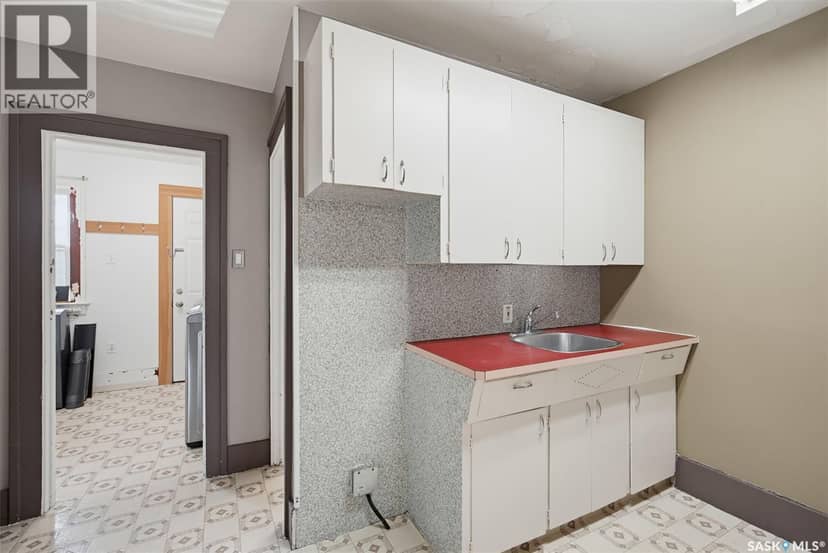 615 Clarence AVENUE S — photo 17 of 40