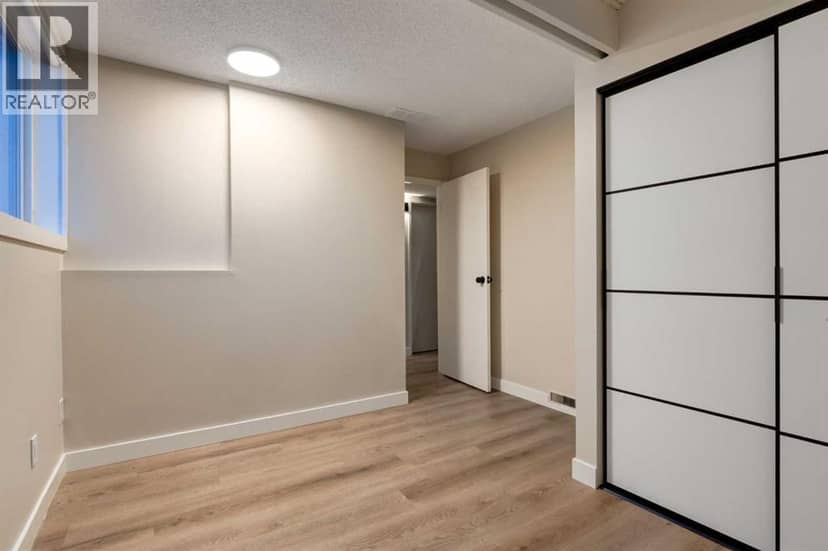 8826 6 Street SE — photo 22 of 33