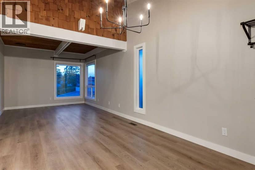 8826 6 Street SE — photo 10 of 33