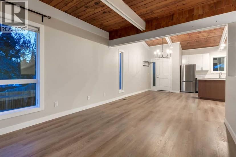 8826 6 Street SE — photo 9 of 33
