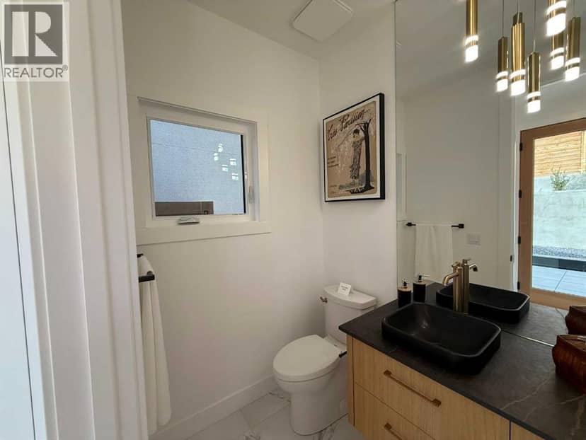 1924 10 Avenue NW — photo 18 of 40
