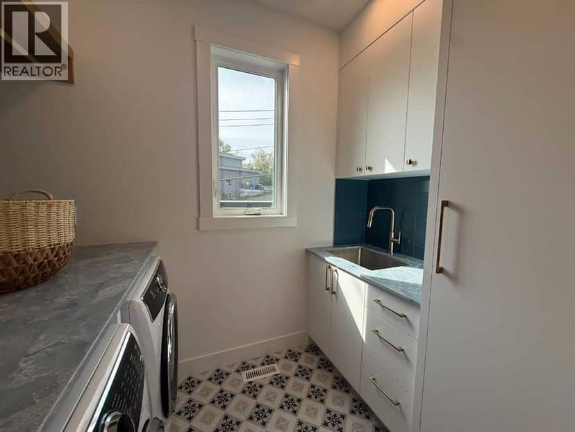 1924 10 Avenue NW — photo 27 of 40