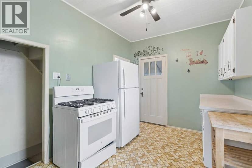 2115 10 Street NW — photo 13 of 34