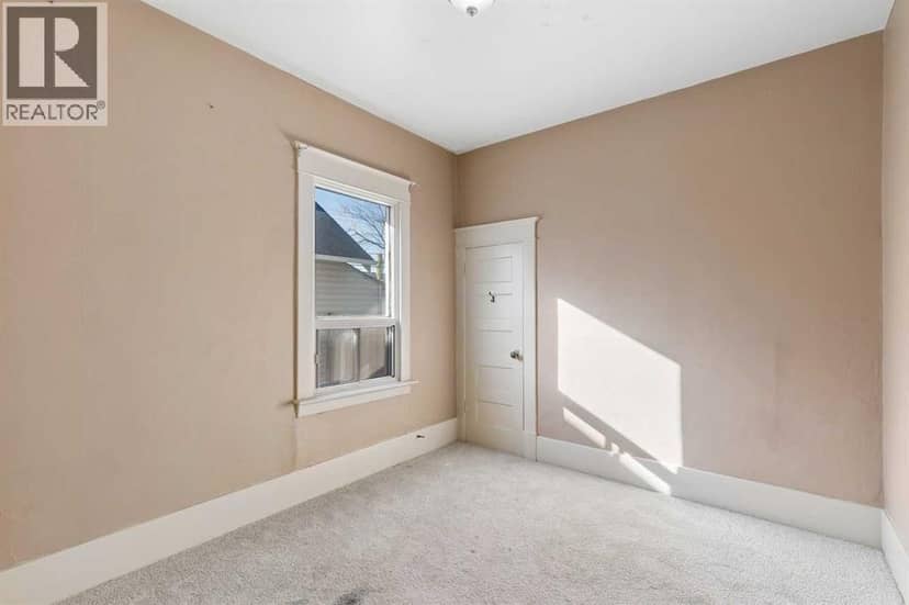 2115 10 Street NW — photo 23 of 34