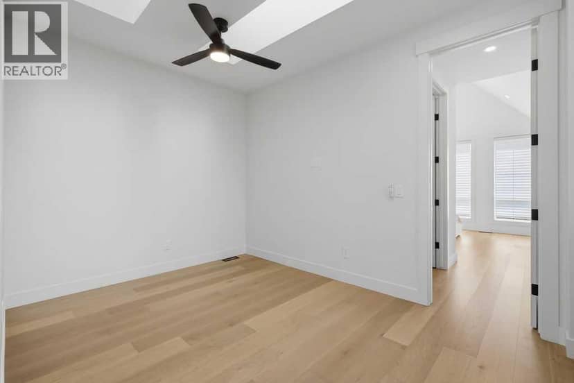 136 10 Avenue NW — photo 17 of 39