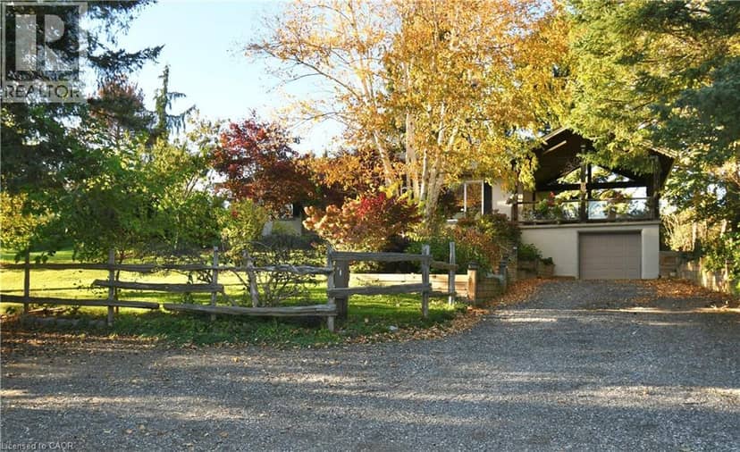 855 GOVERNORS Road, Dundas