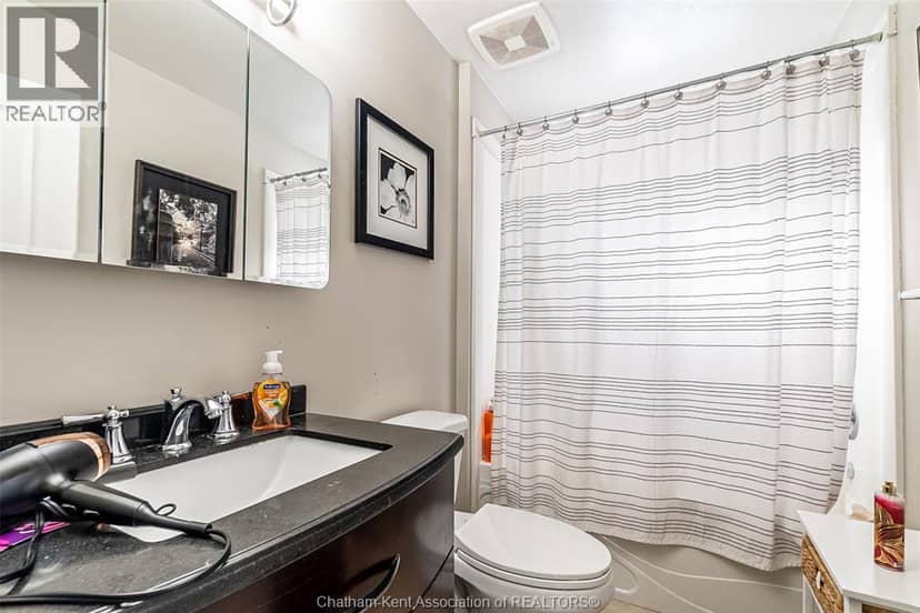 266 Grand AVENUE West — photo 10 of 40