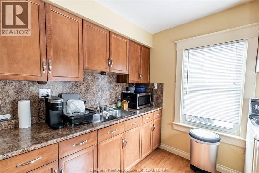 266 Grand AVENUE West — photo 14 of 40