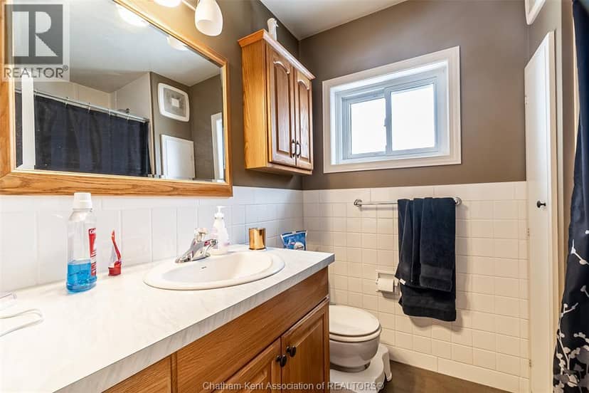 266 Grand AVENUE West — photo 20 of 40