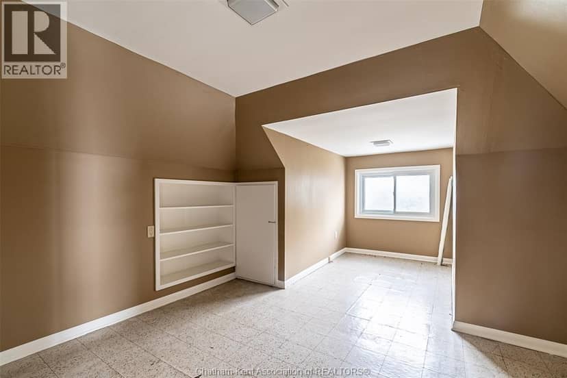 266 Grand AVENUE West — photo 22 of 40