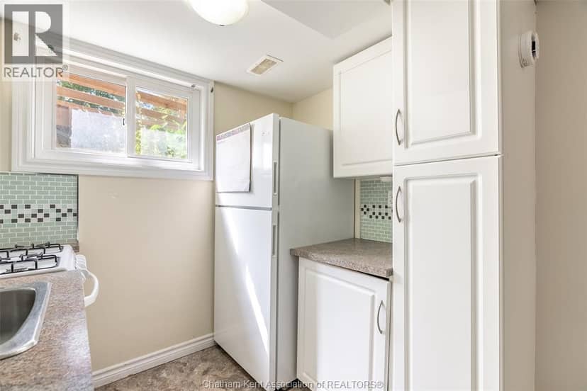 266 Grand AVENUE West — photo 27 of 40