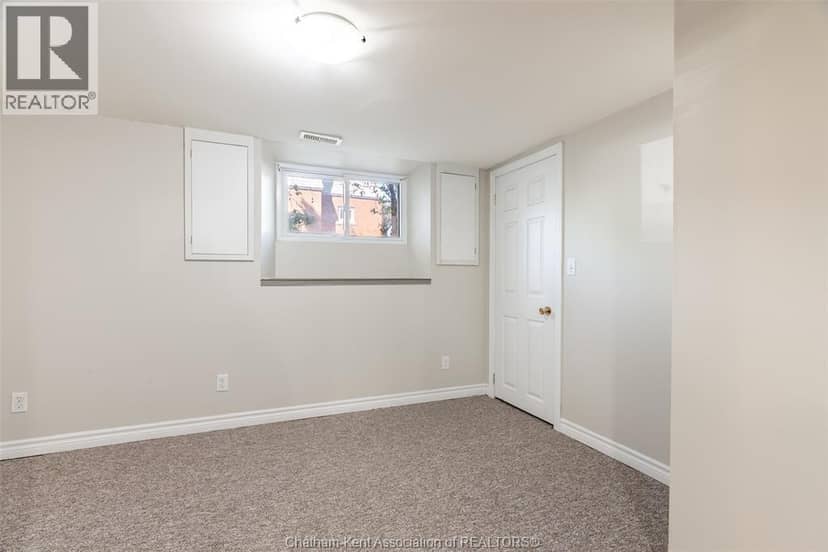 266 Grand AVENUE West — photo 30 of 40