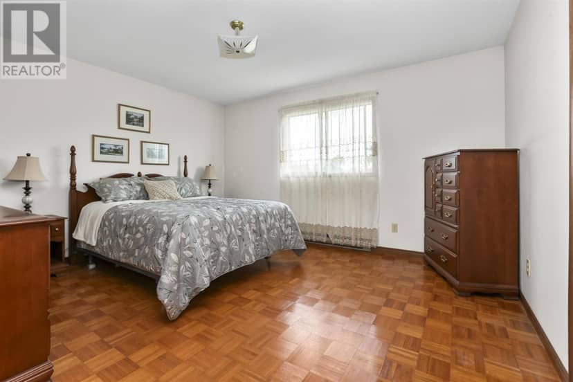 62 Laronde AVE — photo 11 of 40
