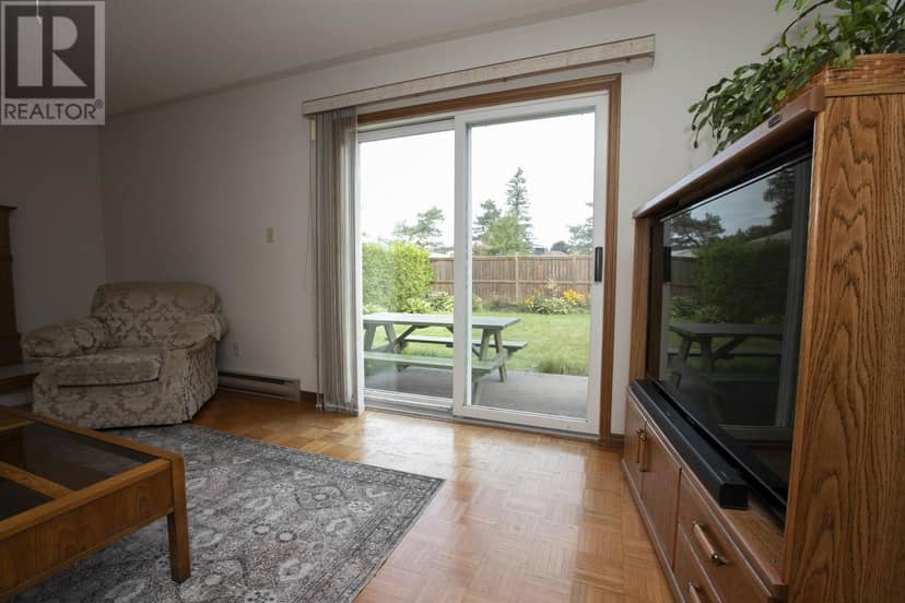62 Laronde AVE — photo 2 of 40