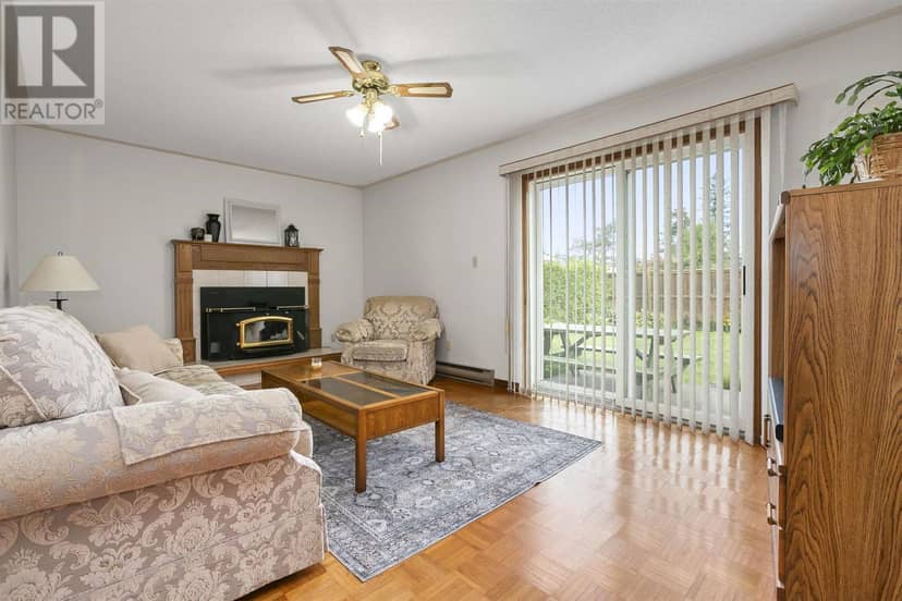 62 Laronde AVE — photo 3 of 40