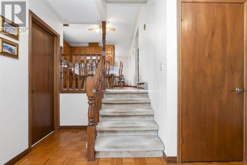 62 Laronde AVE — photo 24 of 40