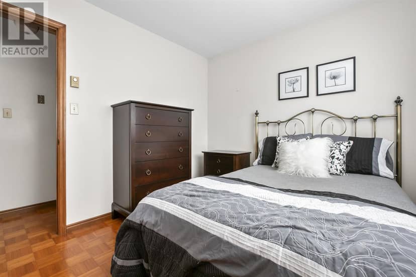 62 Laronde AVE — photo 8 of 40