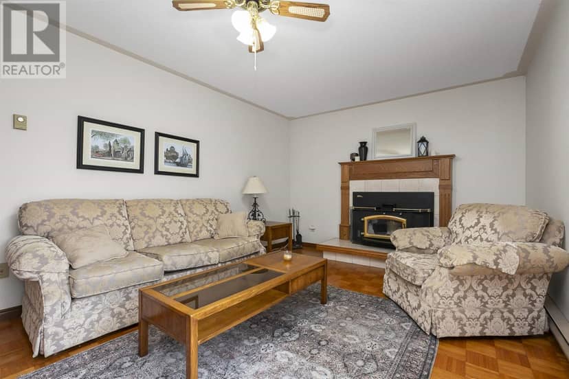 62 Laronde AVE — photo 5 of 40