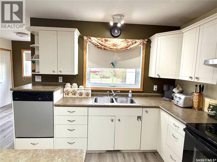 129 2nd STREET W, Spiritwood, photo 3
