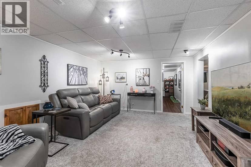 1654 10 Avenue NE — photo 25 of 40