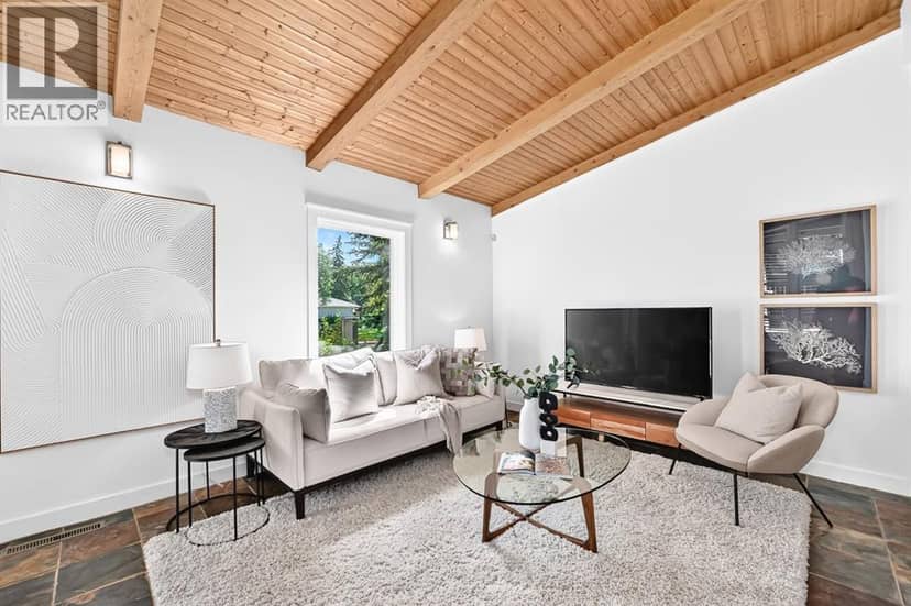 2623 Glenmount Drive SW — photo 10 of 40