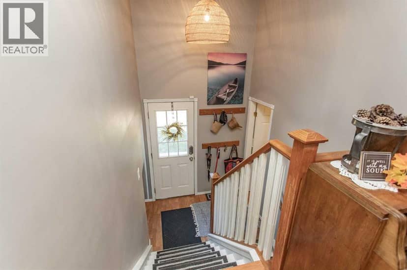 5724 55 Avenue — photo 17 of 33