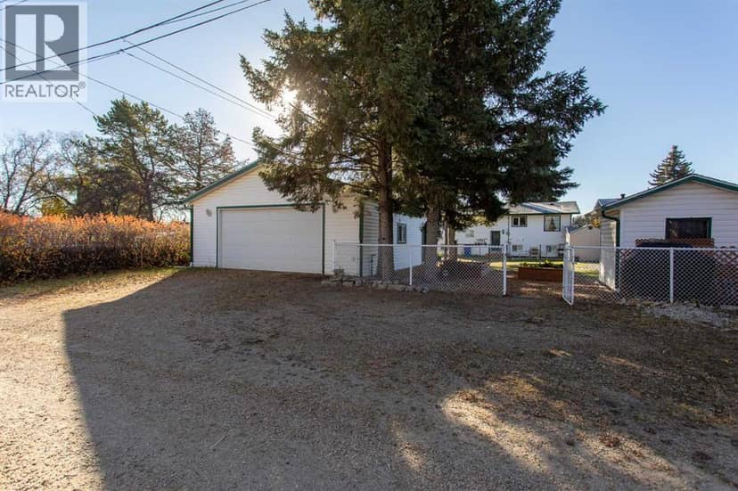 5724 55 Avenue, Lacombe, photo 2