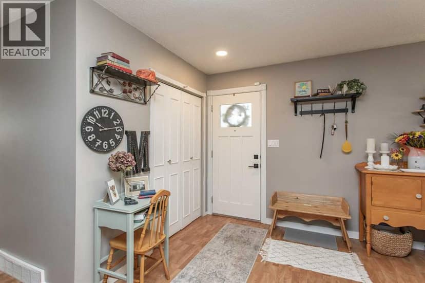 5724 55 Avenue, Lacombe, photo 4