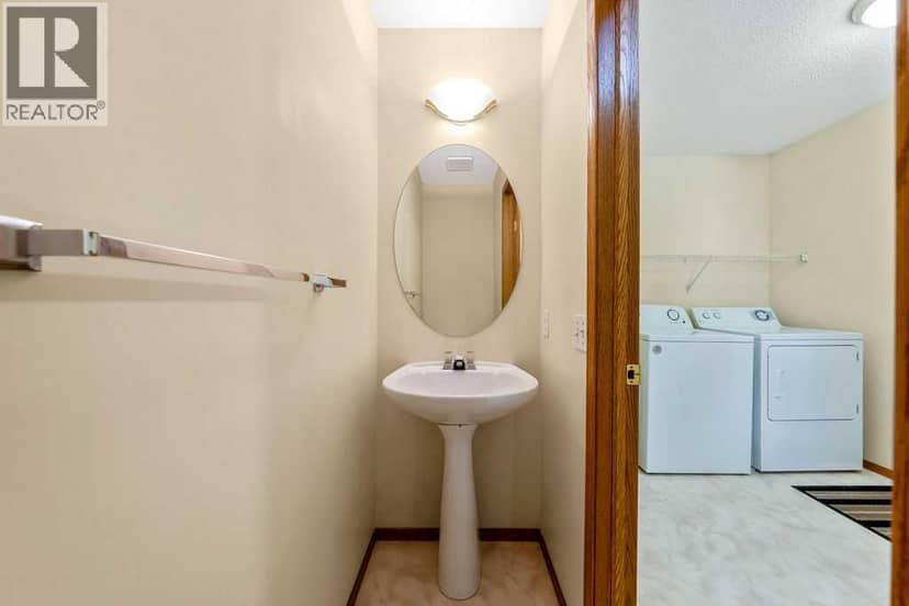 472 Douglas Glen Point SE — photo 13 of 40