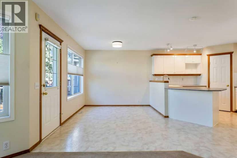 472 Douglas Glen Point SE — photo 18 of 40