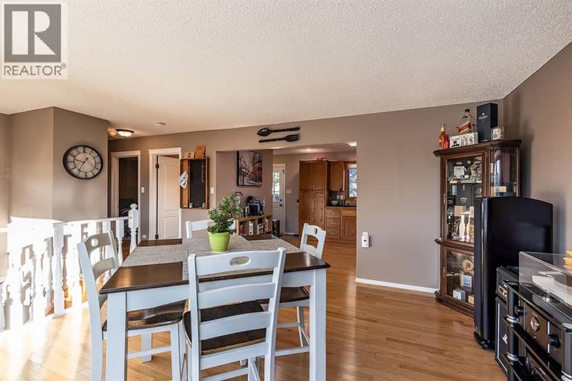 22 Hamilton Court NE — photo 10 of 40